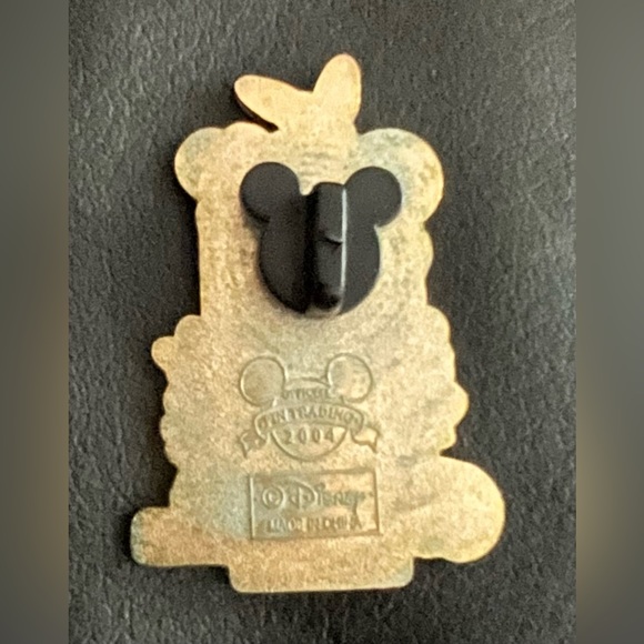 Disney: 2004 Mickey & Friends Pin - Picture 5 of 5